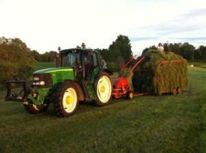 JD 6920 med en gammal Welger press