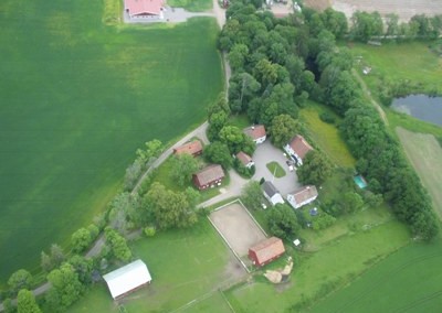 Flygfoto över Berga gård, Fjugesta